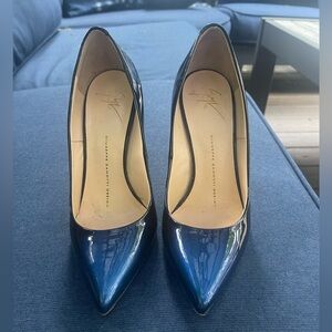 Giuseppe Zanoitti Design women’s blue irridescent patent leather 4 1/2 inch heel
